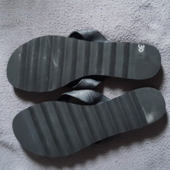 Coach Patent Flipflop Sandals Size 38.5 NWOT - Picture 4 of 5